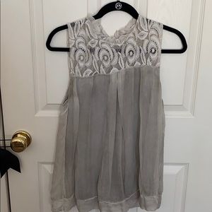 Sleevless top